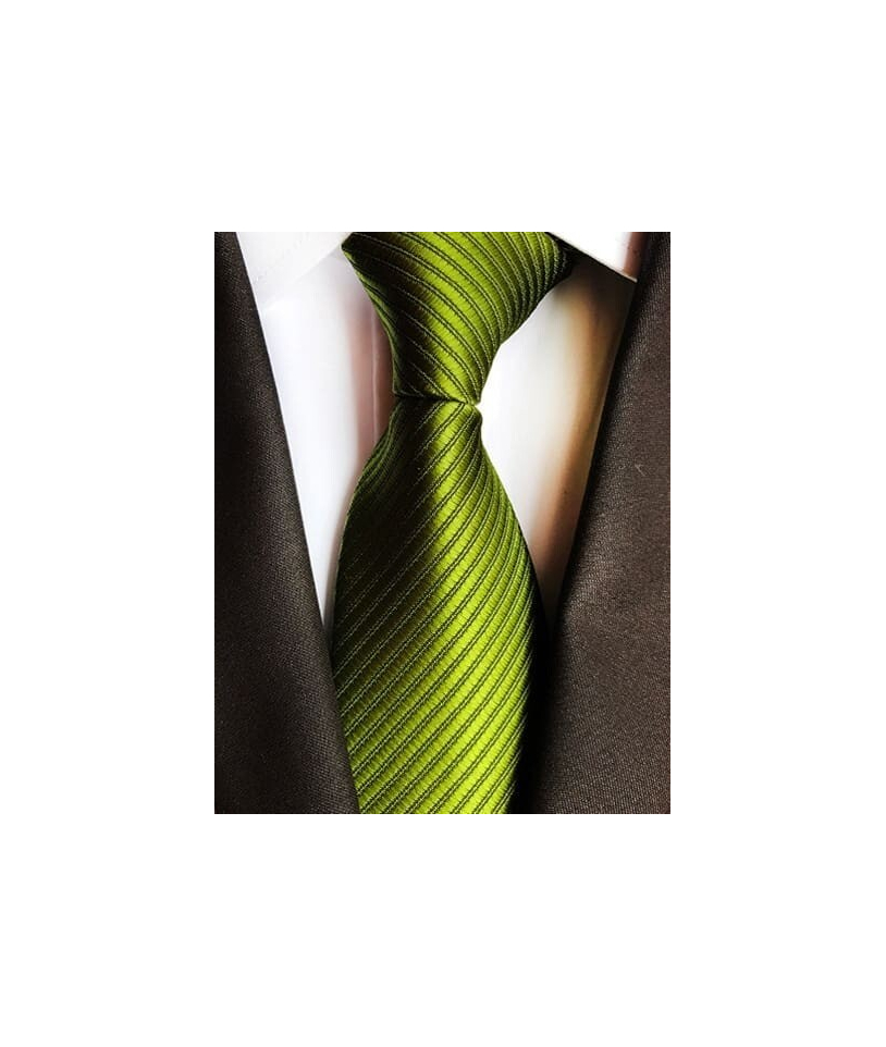 Cravate Vert Gazon : Élégance et Style au Rendez-vous