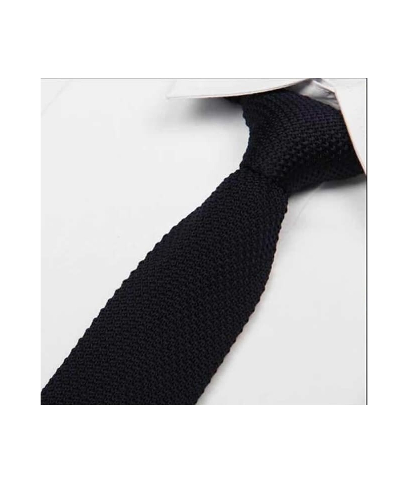 Cravate Tricot Bleu Foncé - Élégance et Style Assuré