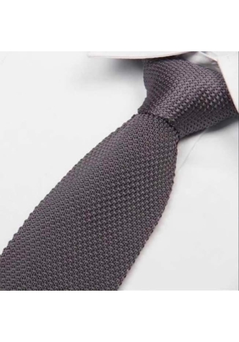 Cravate Tricot Gris Foncé : Élégance et Style Assurés