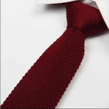 Cravate Tricot Bordeaux Élégance et Style | Costume Privé Paris