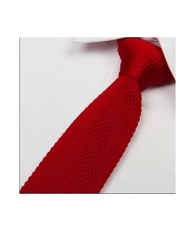 Cravate Tricot Rouge Foncé - Élégance et Style Assuré