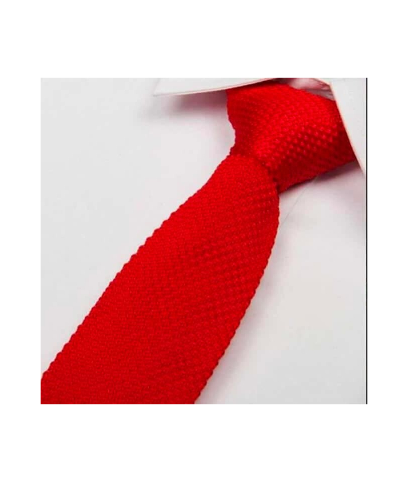Cravate Tricot Rouge Vif - Élégance et Style Assuré