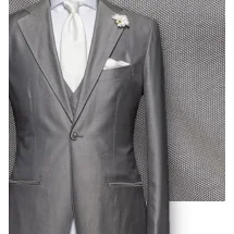 Costume Gris argent 3 pièces — détail tissu et finition sur mesure