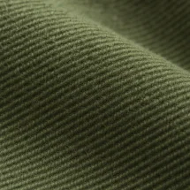 Costume mariage vert olive clair — détail macro tissu