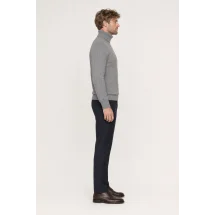 Pull col roulé torsade gris moyen — vue profil porté