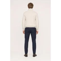Pull col roulé torsade beige — vue de dos porté
