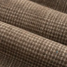 Doudoune sans manche marron clair Prince de Galles — détail macro tissu
