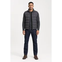Doudoune sans manche gris carreaux violet — porté face — sur mesure — Costume Privé Paris