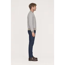 Blouson en nubuck gris clair MA1 Steve - Style et confort pour hommes — vue profil porté