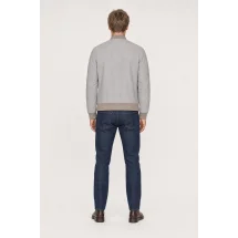 Blouson en nubuck gris clair MA1 Steve - Style et confort pour hommes — vue de dos porté