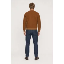 Blouson nubuck marron cognac MA1 Steve - Style et confort pour hommes. — vue de dos porté