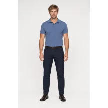 Polo coton piqué manche courte bleu denim — porté face — sur mesure — Costume Privé Paris