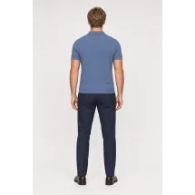 Polo coton piqué manche courte bleu denim — vue de dos porté