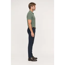 Polo coton piqué manche courte vert gazon — vue profil porté