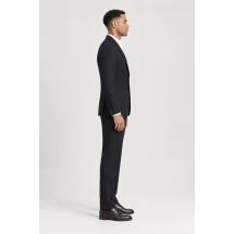 Veste noir nattée — vue profil porté