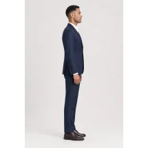 Veste bleu foncé nattée — vue profil porté