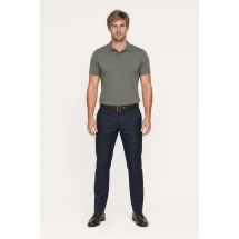 Pull polo manche courte vert olive — porté face — sur mesure — Costume Privé Paris