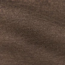 Pull polo manche courte marron — détail macro tissu
