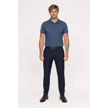 Pull polo manche courte bleu indigo — porté face — sur mesure — Costume Privé Paris