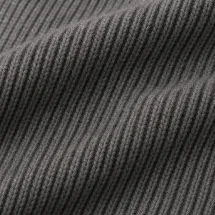 Pull col roulé gris — détail macro tissu