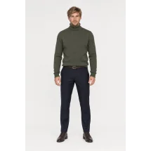 Pull col roulé vert olive — porté face — sur mesure — Costume Privé Paris