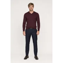 Pull col V bordeaux — porté face — sur mesure — Costume Privé Paris