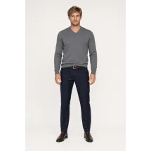 Pull col V gris — porté face — sur mesure — Costume Privé Paris