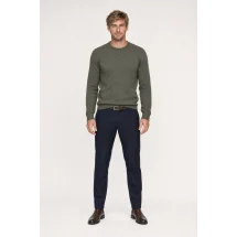 Pull col rond vert olive — porté face — sur mesure — Costume Privé Paris