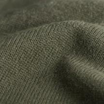 Pull col rond vert olive — détail macro tissu
