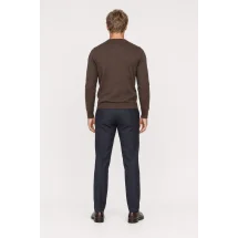 Pull col rond marron — vue de dos porté