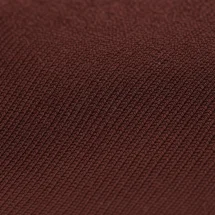 Pull polo manche longue bordeaux — détail macro tissu
