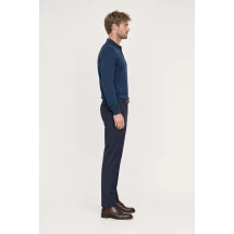 Pull polo manche longue bleu indigo — vue profil porté
