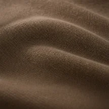 Pull polo manche longue brun — détail macro tissu