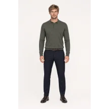 Pull polo manche longue vert olive — porté face — sur mesure — Costume Privé Paris