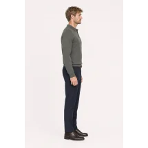 Pull polo manche longue vert olive — vue profil porté