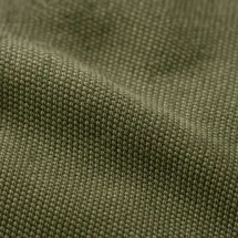 Pull polo manche longue vert olive — détail macro tissu