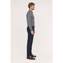 Pull polo manche longue gris — vue profil porté