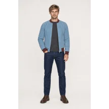 Blouson Suede bleu ciel MA1 Steve — porté veste partiellement ouverte