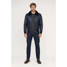 Blouson Cuir bleu nuit G1 Paul — porté face — sur mesure — Costume Privé Paris