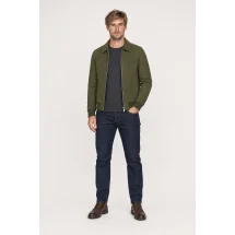 Blouson Nubuck vert olive A2 John — porté veste partiellement ouverte