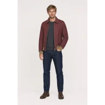 Blouson Nubuck bordeaux clair A2 John — porté veste partiellement ouverte