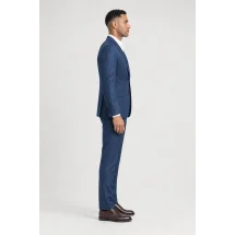Costume mariage bleu moyen champêtre — vue profil porté