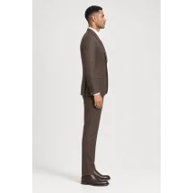 Costume mariage marron champêtre — vue profil porté