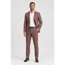 Costume mariage bordeaux clair champêtre — porté décontracté veste ouverte