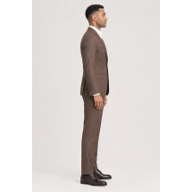 Costume mariage terre battue champêtre — vue profil porté