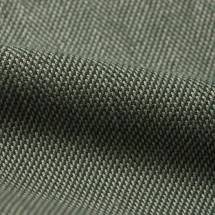 Costume mariage vert tendance champêtre — détail macro tissu