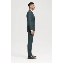 Costume mariage vert paon champêtre — vue profil porté