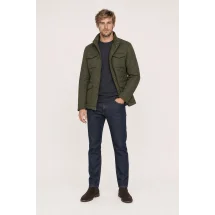 Parka matelassée vert kaki — porté veste partiellement ouverte