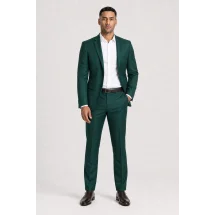Costume mariage vert sapin — porté décontracté veste ouverte