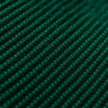 Costume mariage vert intense — détail macro tissu